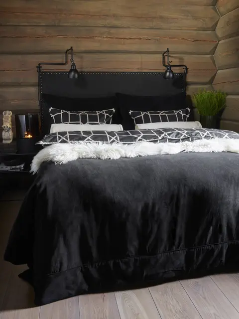 Halvor Bakke Wellington sängöverkast 160x280 Black 