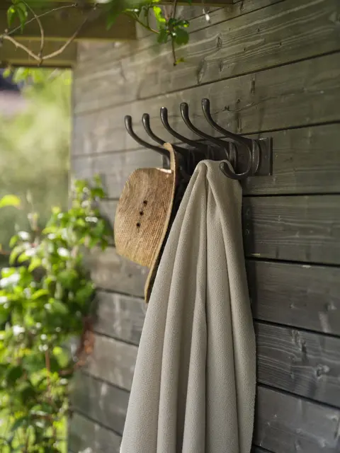 Halvor Bakke Høgevarde knaggrekke metall 5 knagger Sort vintage 