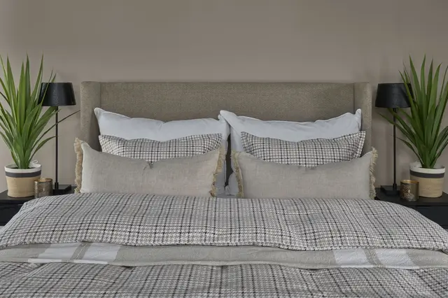 Halvor Bakke Chateau Roubine bäddset 150x210/50x60 Beige / Pure cashmere 