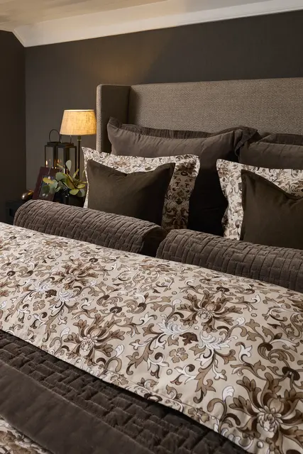 Halvor Bakke Grand Provence sengöverkast 160x255 Brun / Mullvad 