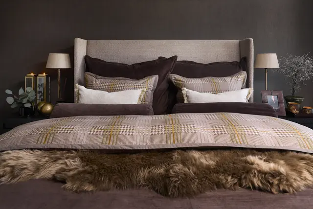 Halvor Bakke Gabel saueskinn 60x180 Taupe 