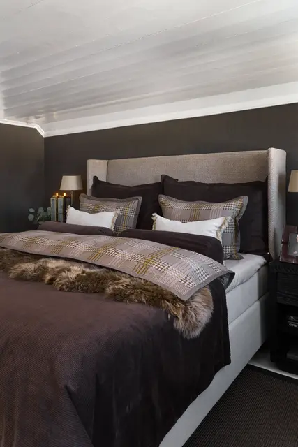 Halvor Bakke Gabel saueskinn 60x180 Taupe 