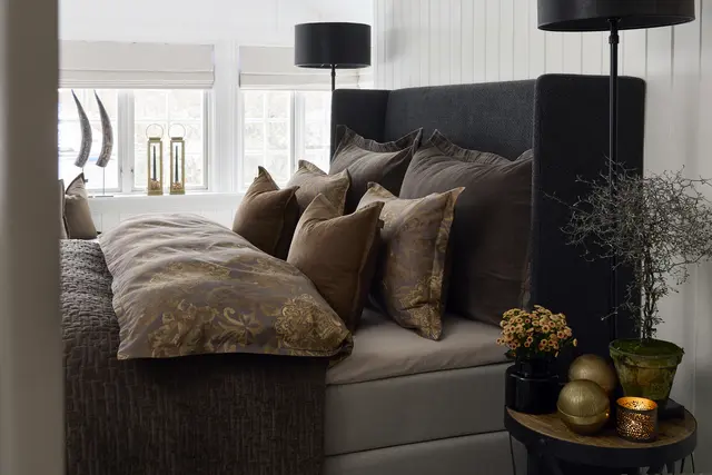 Halvor Bakke Gimle bäddset 230x220/2*50x60 Brun / Mullvad 