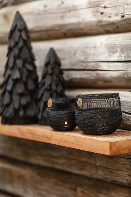 Halvor Bakke Luster Tre drivved pinner H45 Sort 