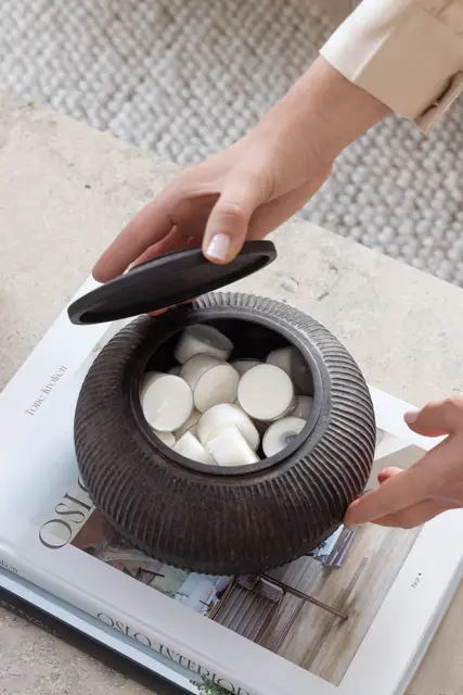 Lama Seia ask med lock Brunsvart 