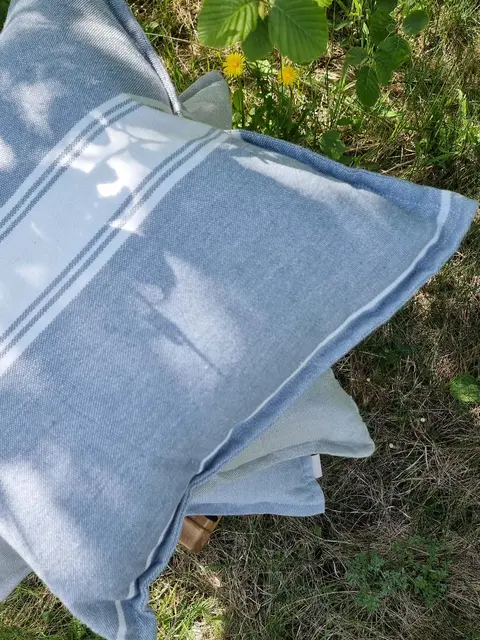 Lama putetrekk PET 50x50 Mellomblå med hvit stripe 