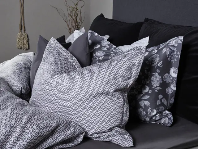 Turiform Forma bäddset 230x220/50x60 Black 